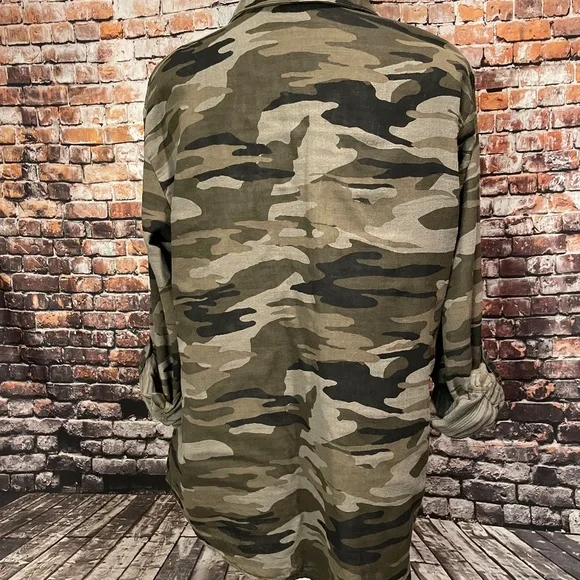 Sanctuary Boyfriend Camo Shirt Size Medium - Picture 4 of 8